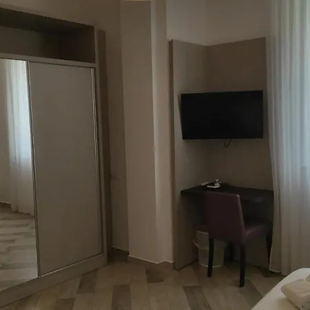 La Perla Del Tirreno Guest house